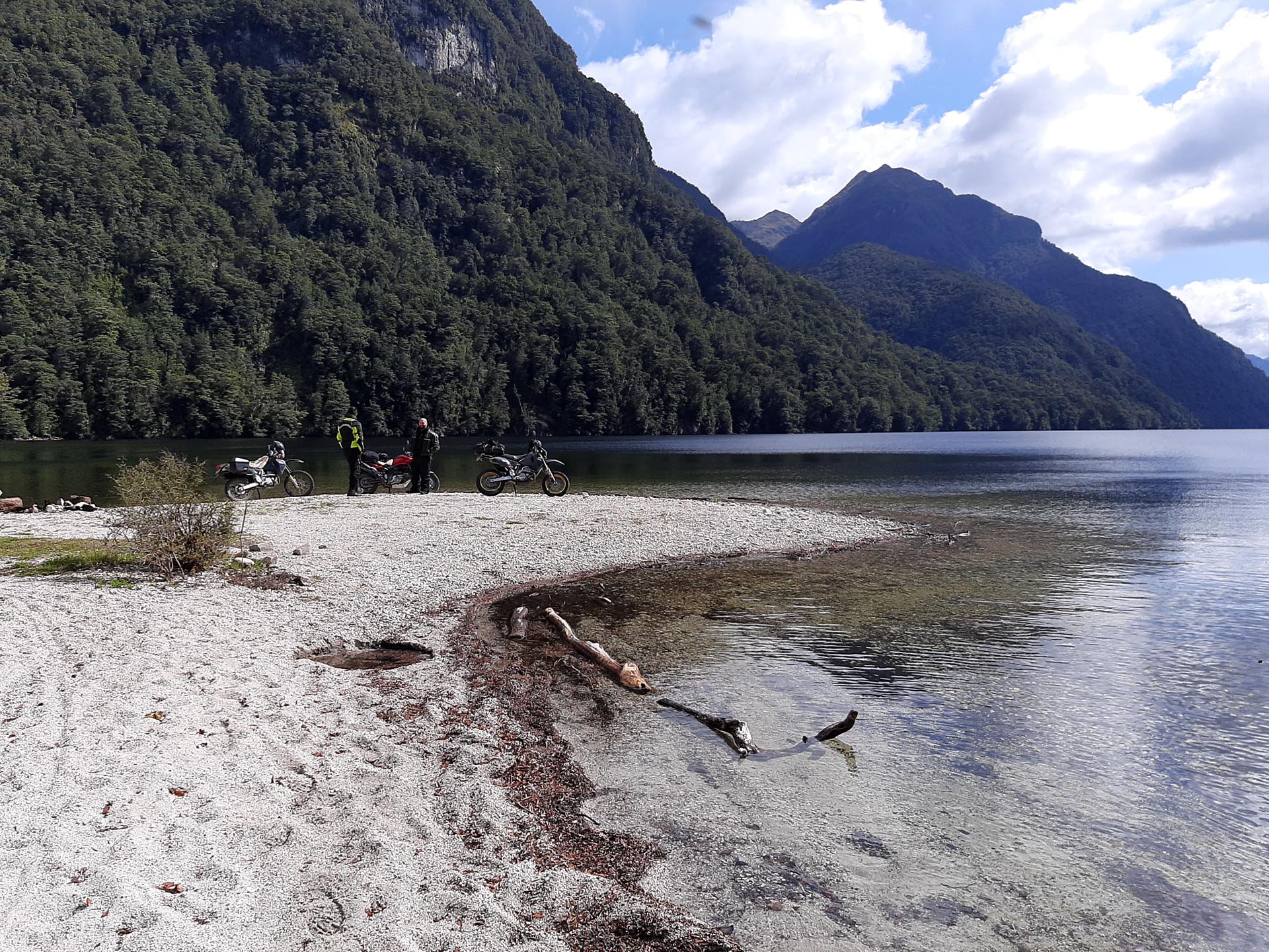 The end of Borland Road at Lake Manapouri