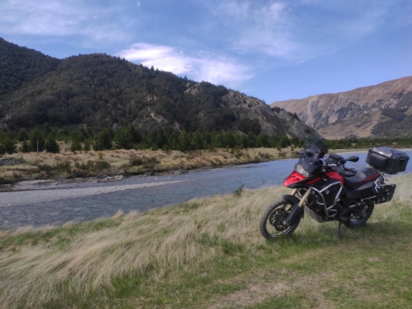 Next to the Clarence River at the Top of Jollies Pass