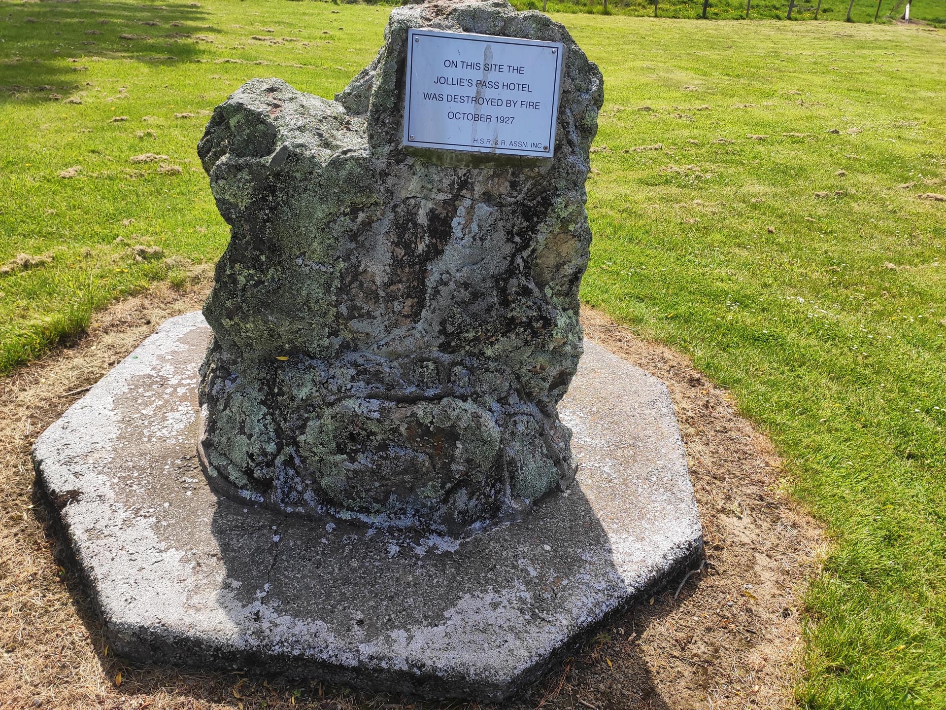 Memorial on Jolllies Pass