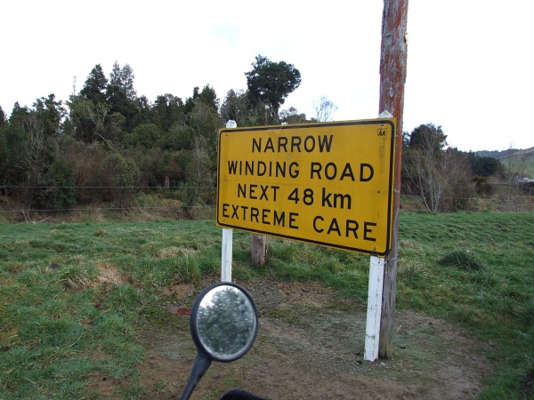Warning sigh at the South end of the Motu Road