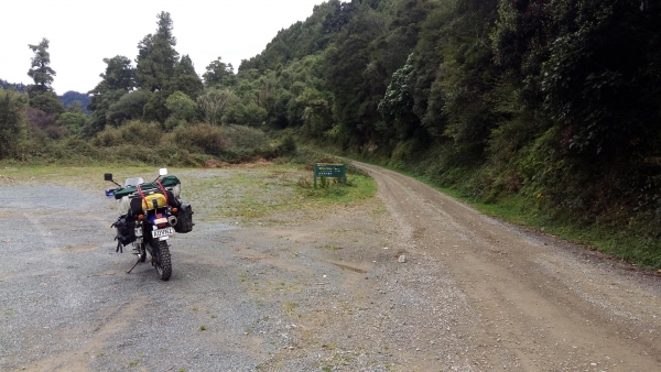 The entrance to Okahu Road