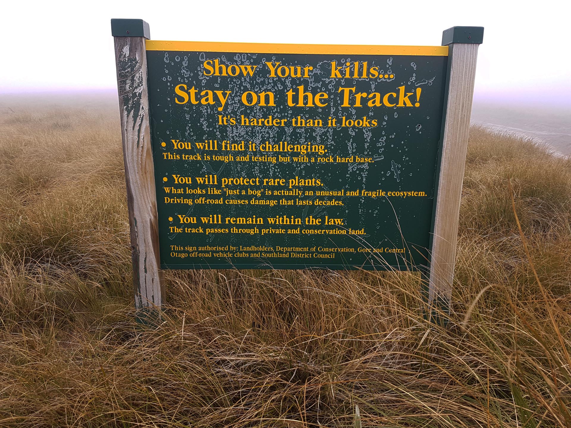 Warning sign by the hut at the peak of Piano Flat
